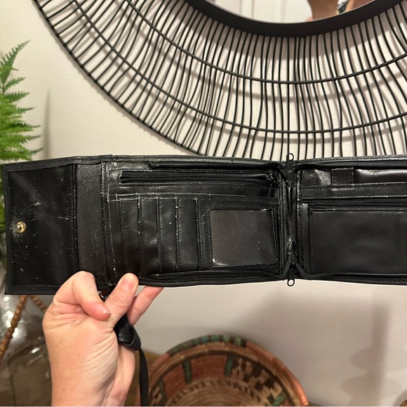 Designer Style CC Crossbody Wallet - Picture 3 of 6